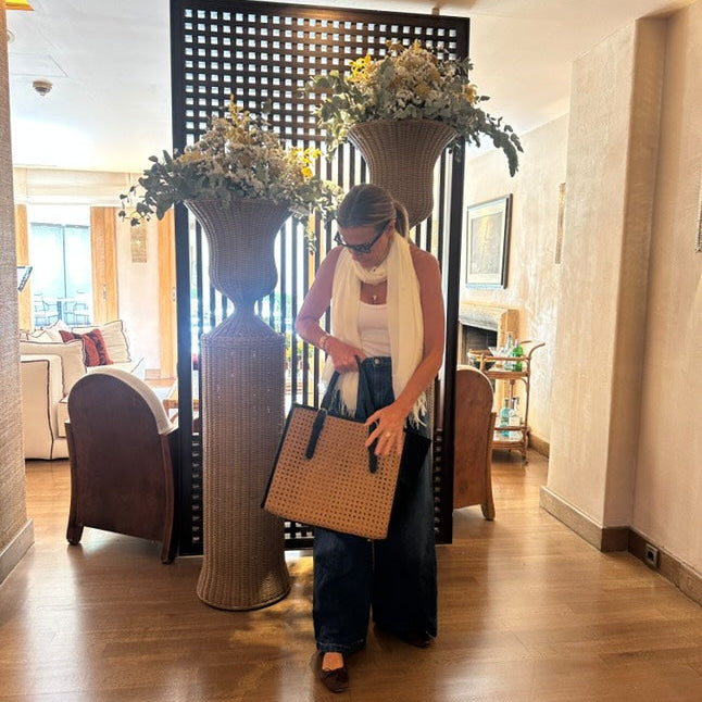 AS SEEN ON: INDIA HICKS