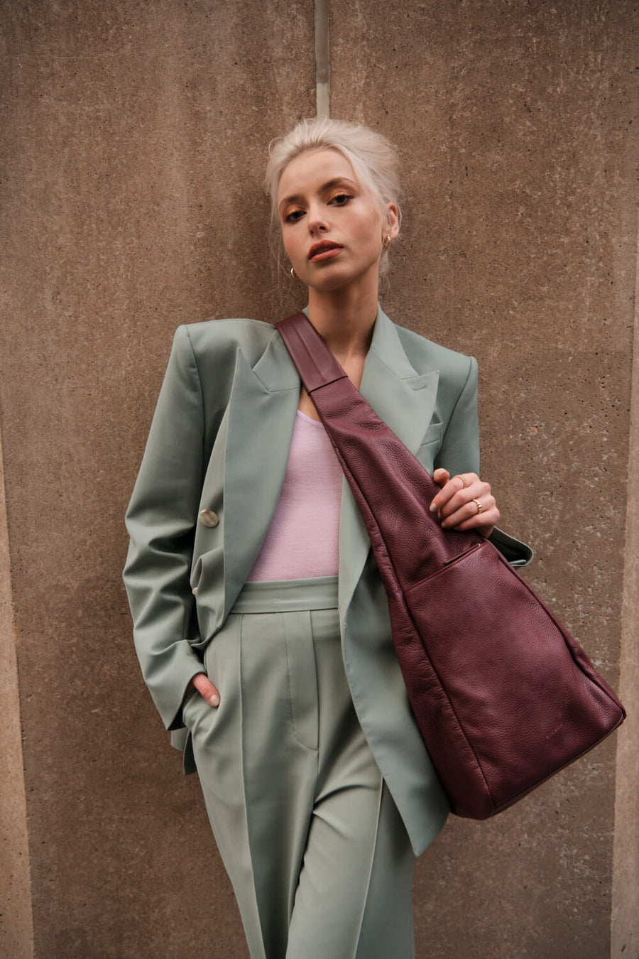 Kinnon Amelia Travel and Weekender Bag (Bordeaux) – K I N N O N